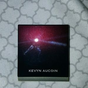 KEVYN AUCOIN 109 BURGUNDY EYESHADOW SINGLE