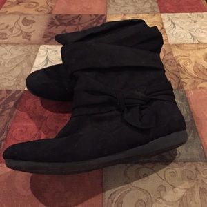 Black mid boots