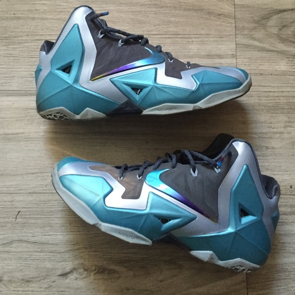 Lebrons size 10 - Picture 2 of 3