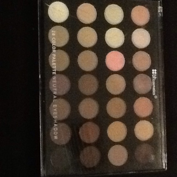 BH Cosmetics 28 neutral eyeshadow palette