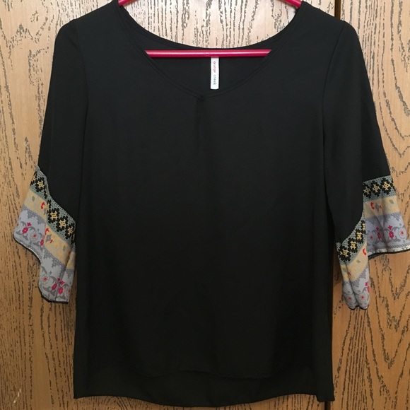Black cute top!