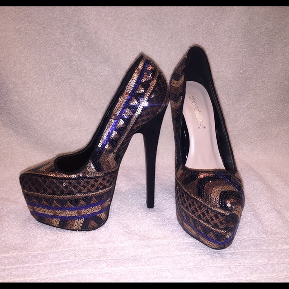 Sequin platform pumps, size 6 unworn