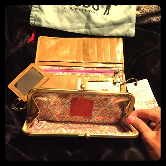 ❤️SOLD❤️Hobo international Rachel wallet BNWT!
