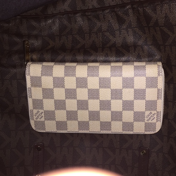 Louis Vuitton damier azur zippy wallet  M60017