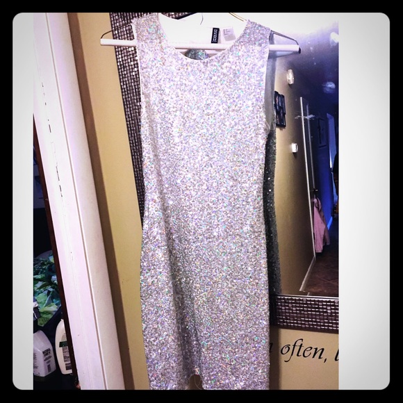 Gorgeous dress! Perfect for ladies night out!