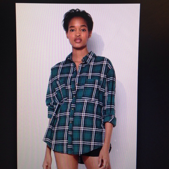 UO Oversized Double Pocket Plaid Shirt.