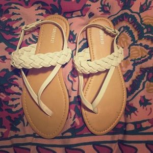 Brand new Forever21 white sandals. Size 6.