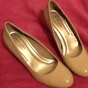Nude comfort plus heels