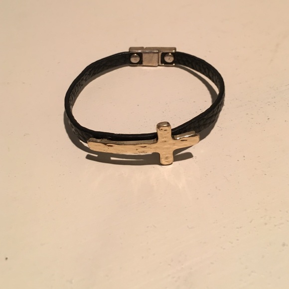 Magnetic clasp cross bracelet - Picture 1 of 1