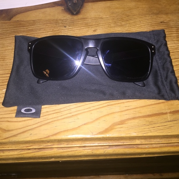 Men's Oakley sunglasses!