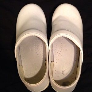 Sz 38 White Danskos