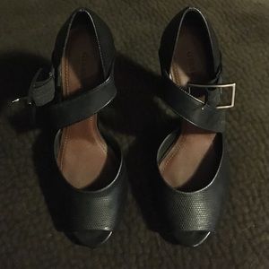 Gianni Bini platform heels