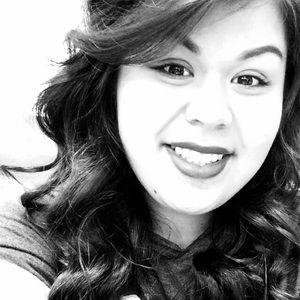 Meet your Posher, Yesenia