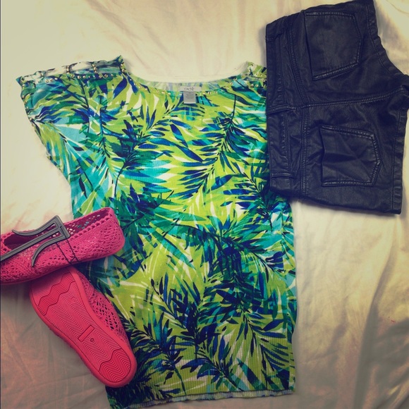 Cache Tops - Cache flowery top