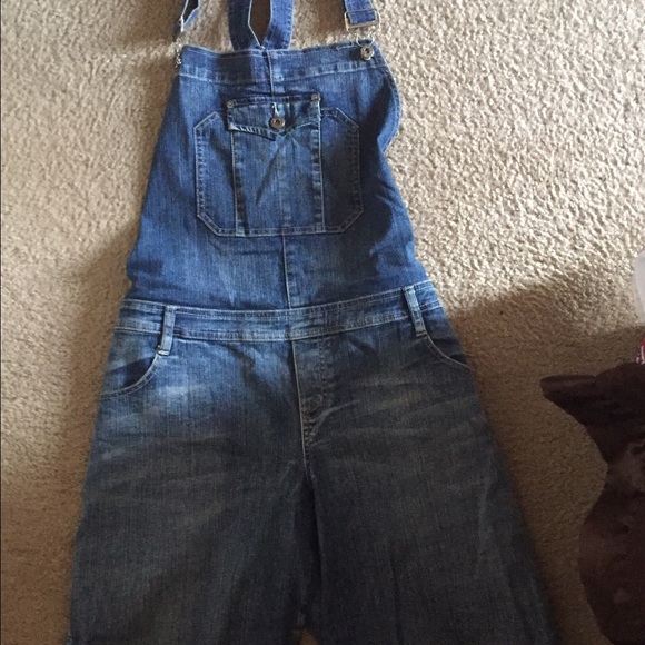 Short overalls
