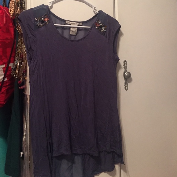Cap sleeve, embellished, hi-lo t-shirt.