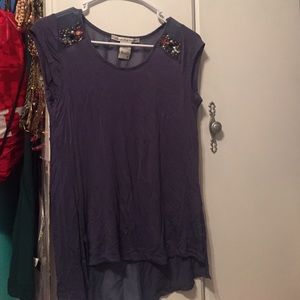 Cap sleeve, embellished, hi-lo t-shirt.