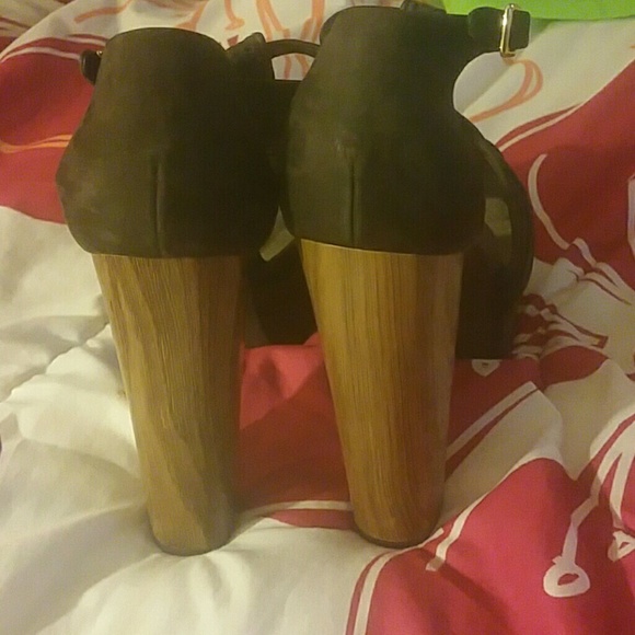 Beautiful platform heels by Jessica Simpson - Picture 4 of 4