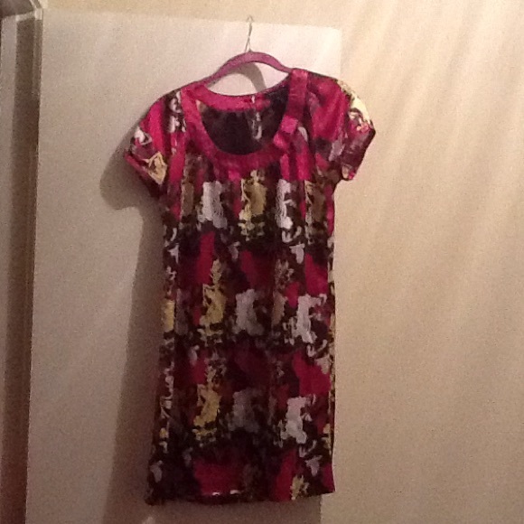 BGCG Maxazria Floral Shift Dress