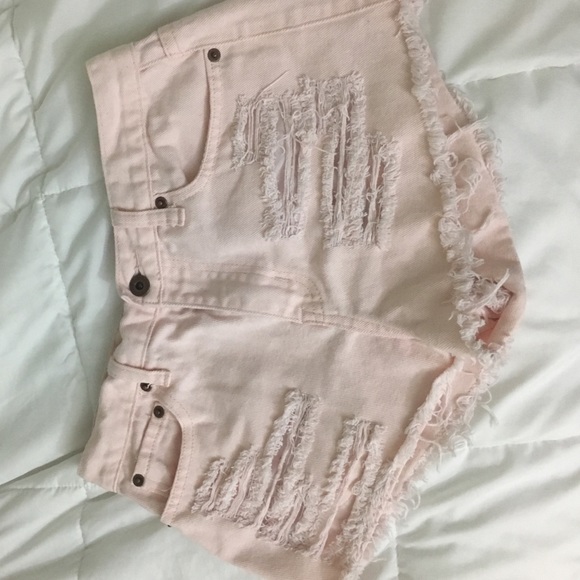 Distressed pink shorts - Picture 1 of 3