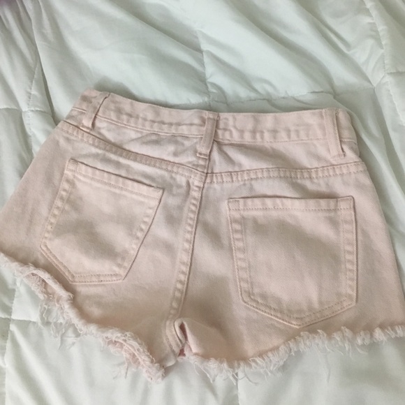 Distressed pink shorts - Picture 2 of 3