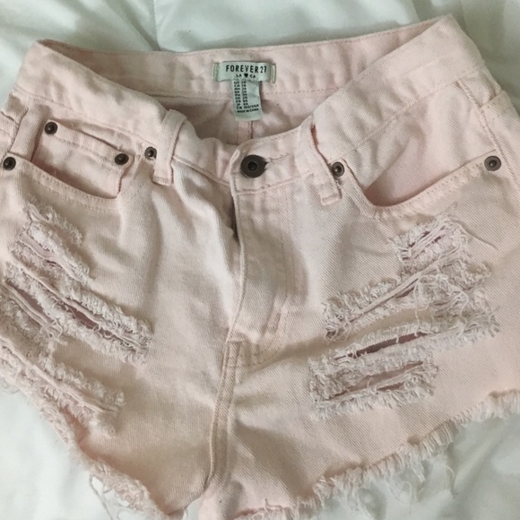 Distressed pink shorts - Picture 3 of 3