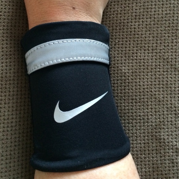 Nike arm band