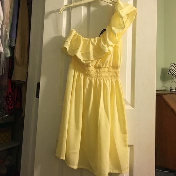 Yellow one shoulder dress - Picture 1 of 2