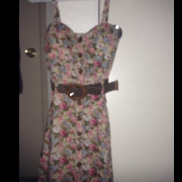 Cute floral dress!