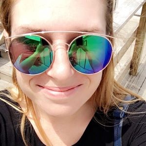 Meet your Posher, Julia