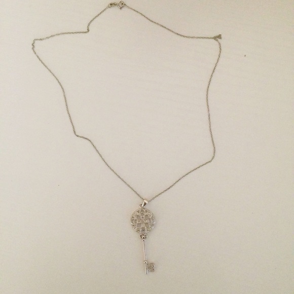 SILVER KEY NECKLACE