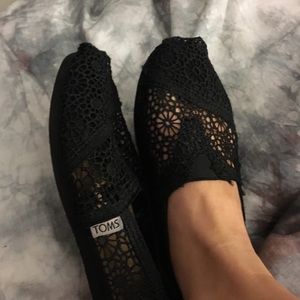 black lace toms!