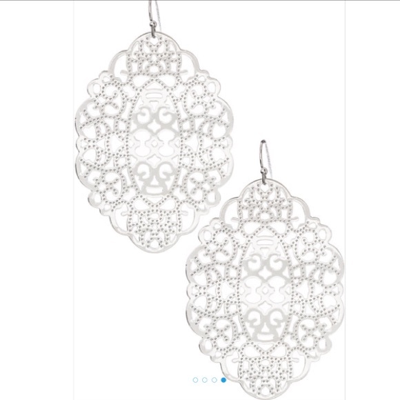 •Last item✨Filigree Drop Earrings - Picture 3 of 4