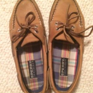 Sperry boat shoes tan color