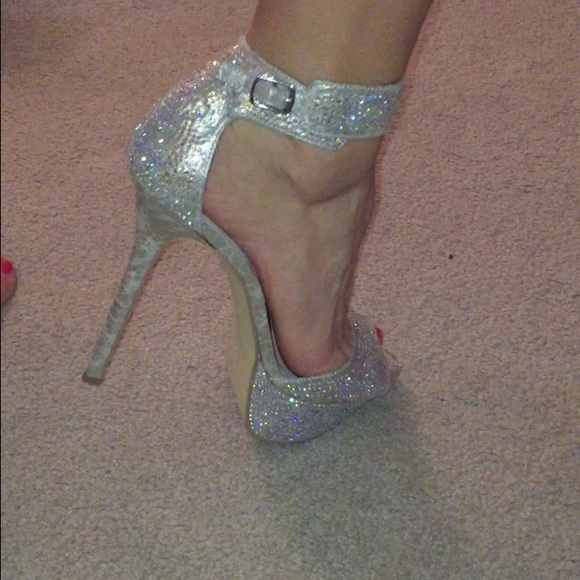 Gold Steve Madden Platform Heels - Picture 2 of 4
