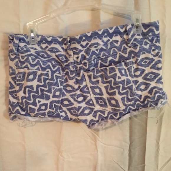 Aztec patterned shorts - Picture 3 of 4