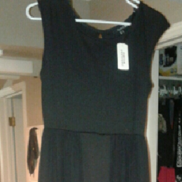 Dress - Picture 3 of 3