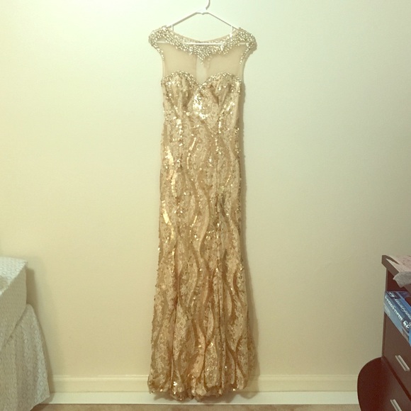 🎉SALE🎉 Stunning Gold Dave&Johnny Dress - Picture 1 of 4