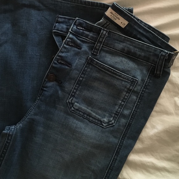 A&F Wide leg bellbottom jeans