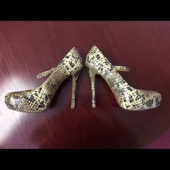 Wild Pair platform maryjane heels - Picture 2 of 4