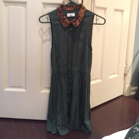Dolce vita green dress with cheetah collar