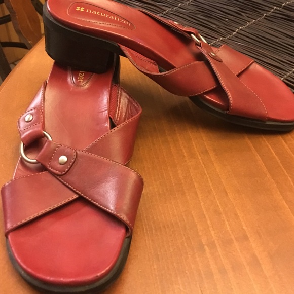 NATURALIZER SANDAL/SLIDER SIZE 7.5
