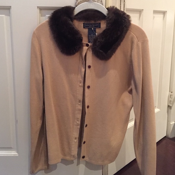 Beige cardigan with faux fur collar