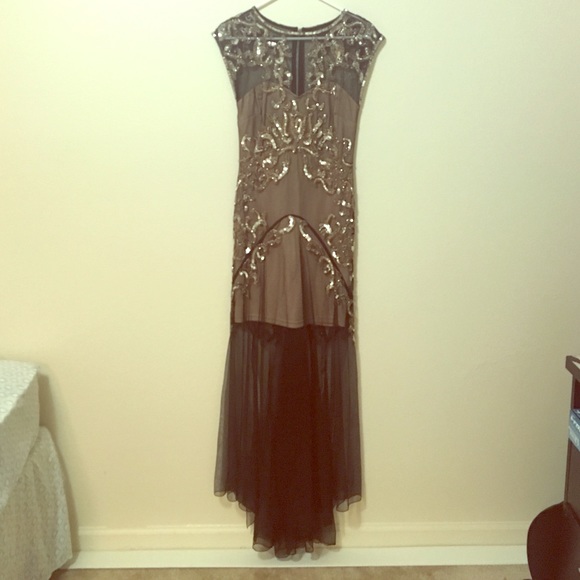 ELEGANT BEADED DRESS - Picture 1 of 4