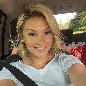 Meet your Posher, Demi