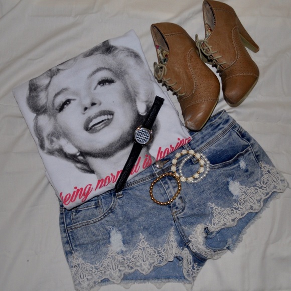 Marilyn Monroe Sweater - Picture 4 of 4