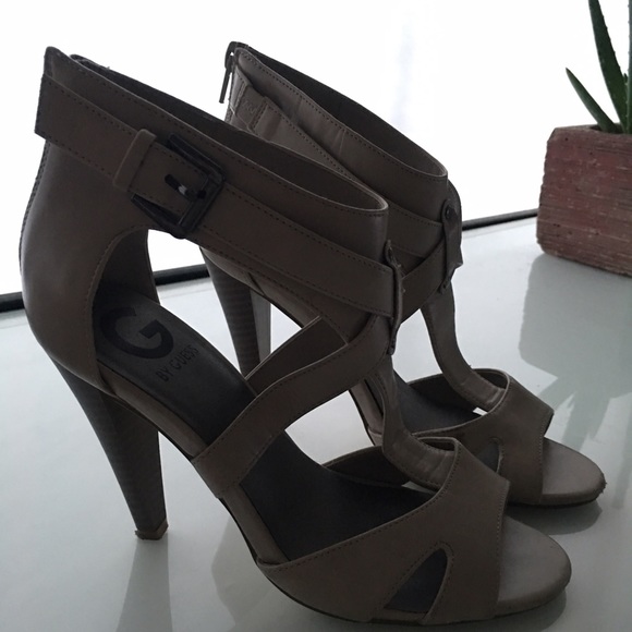 Strapped heels - Picture 2 of 3