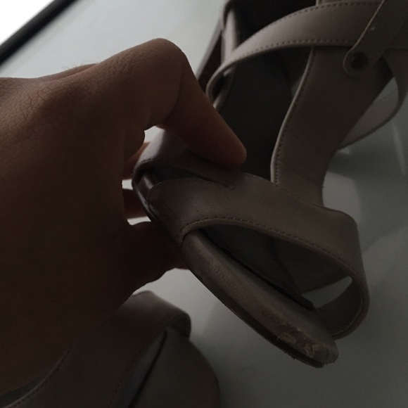 Strapped heels - Picture 3 of 3