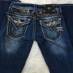 Embellished straight leg Miss Me jeans👖💎