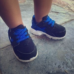 Nike air huaraches toddler 4c